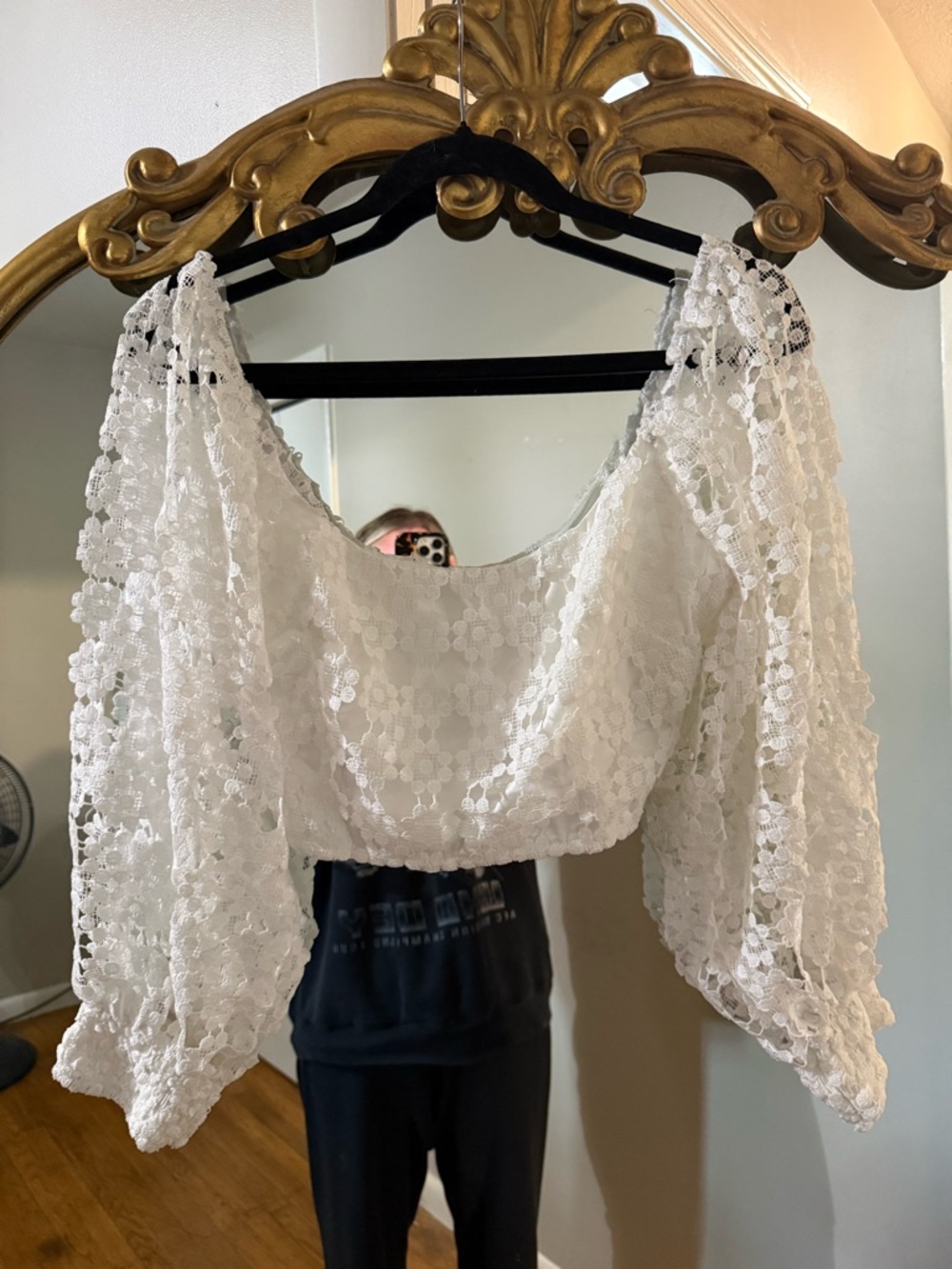Selfie Leslie White Floral Lace Puff Sleeve Crop Top